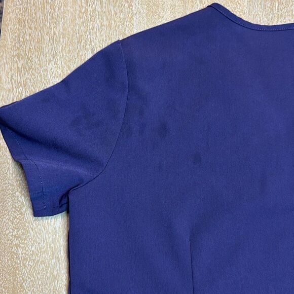 Figs Casma Three-Pocket scrub top - Picture 8 of 9